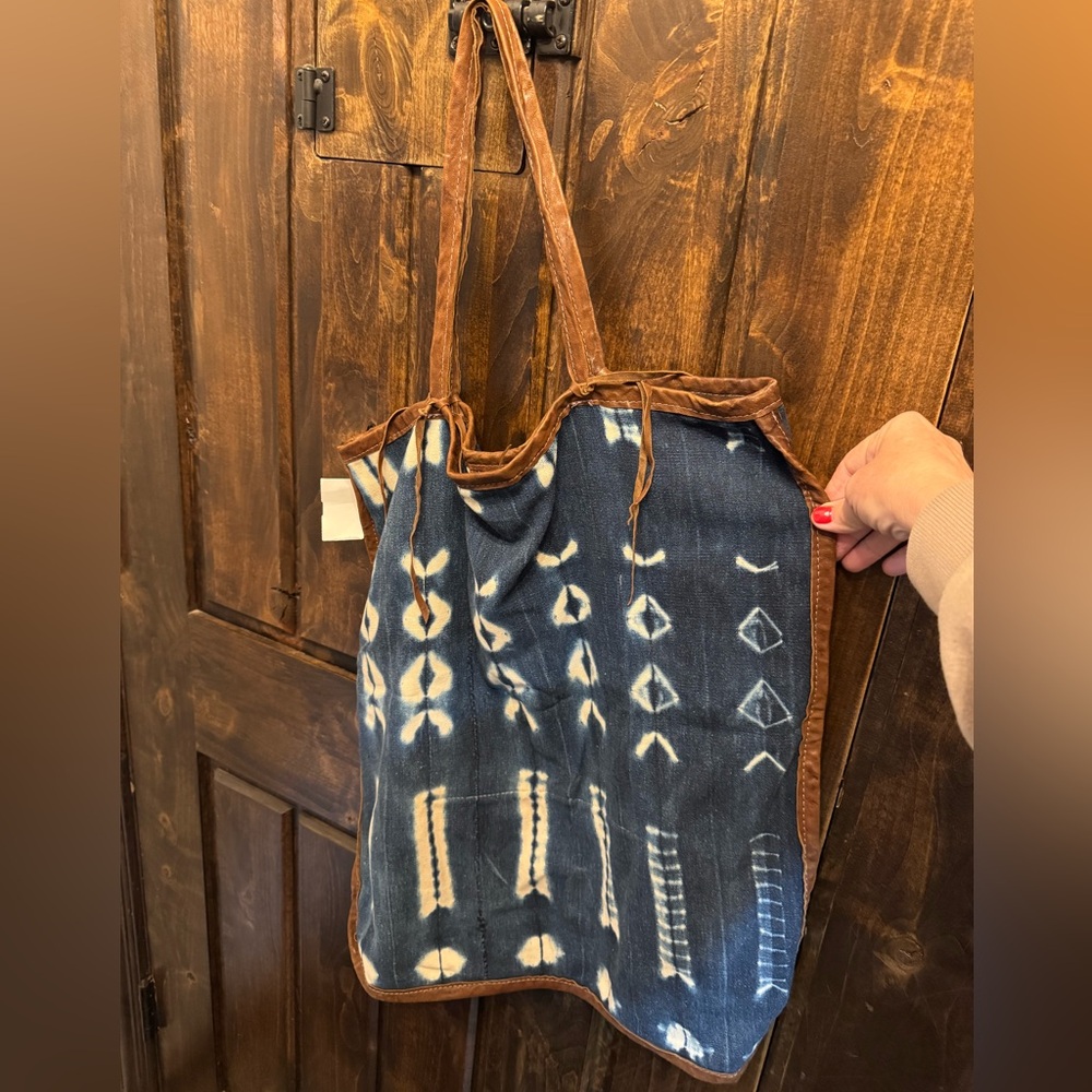Totem Salvaged tote bag